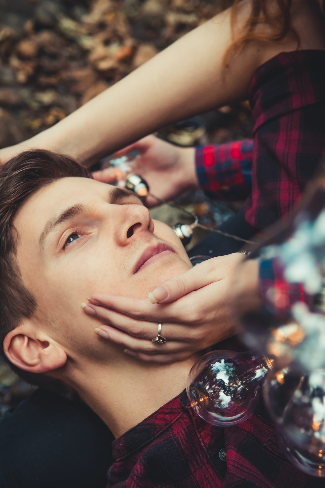Er Flirtet Mit Anderen Vor Meinen Augen Wie man mit einem Mann flirtet (ohne ein Wort zu sagen)