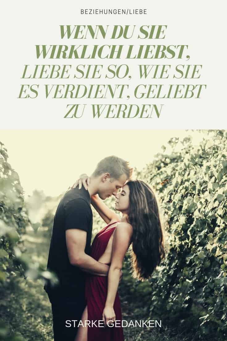 Wenn du sie wirklich liebst, liebe sie so, wie sie es verdient, geliebt zu werden 