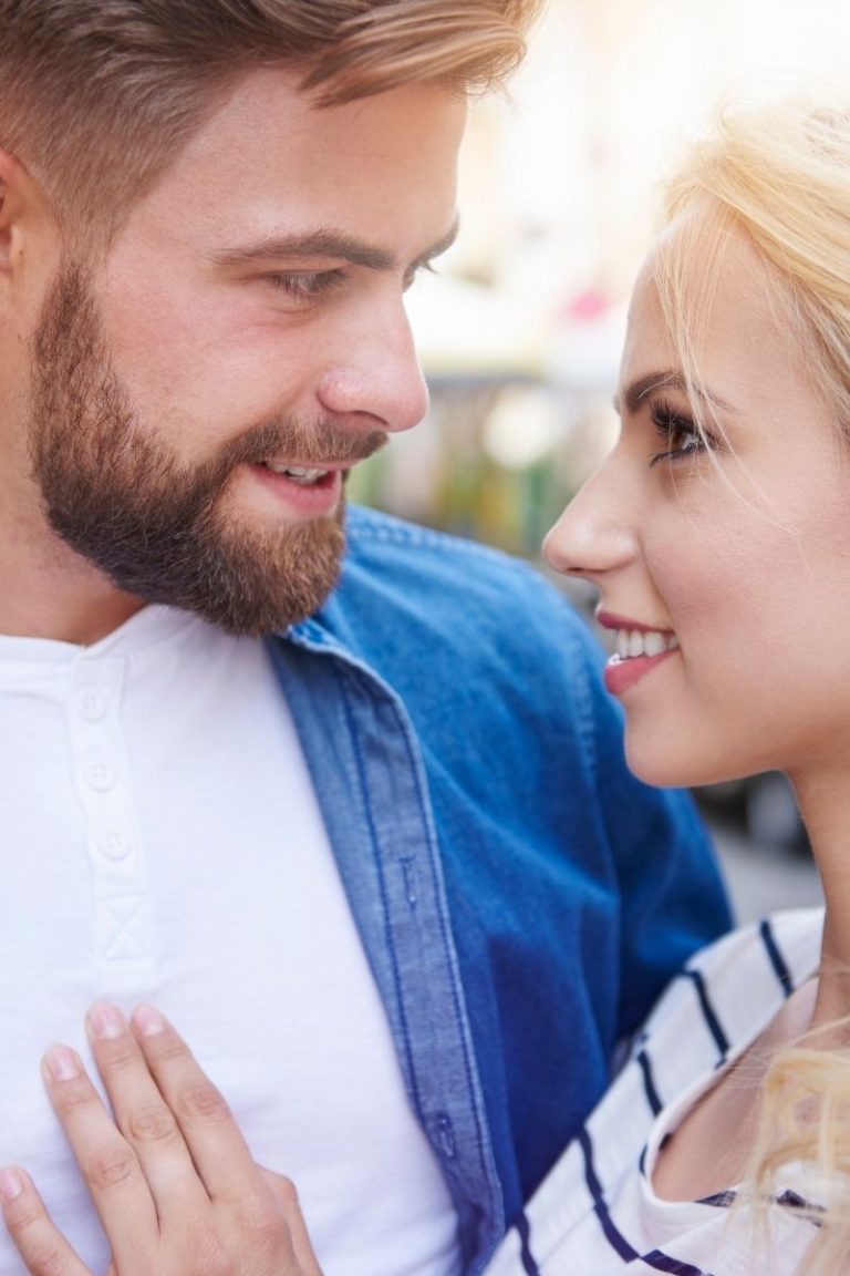 Worte die Männer berühren: So bringst du sein Herz zum Schmelzen