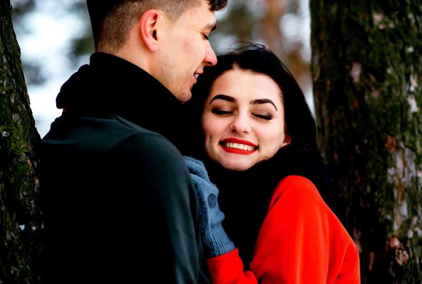Die 5 Phasen der Liebe, die du in intimen Beziehungen erlebst