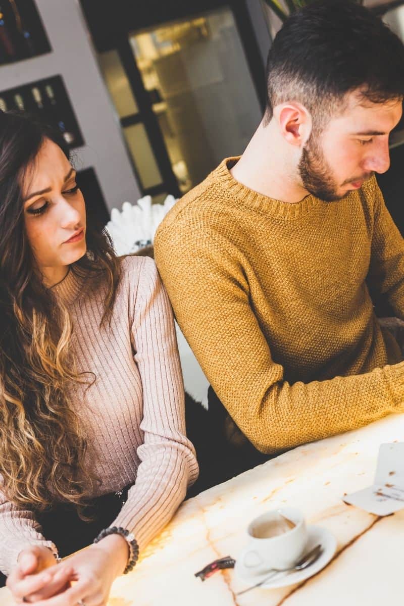 6 Gründe, warum dein Partner dir keine Aufmerksamkeit schenkt, laut Experten