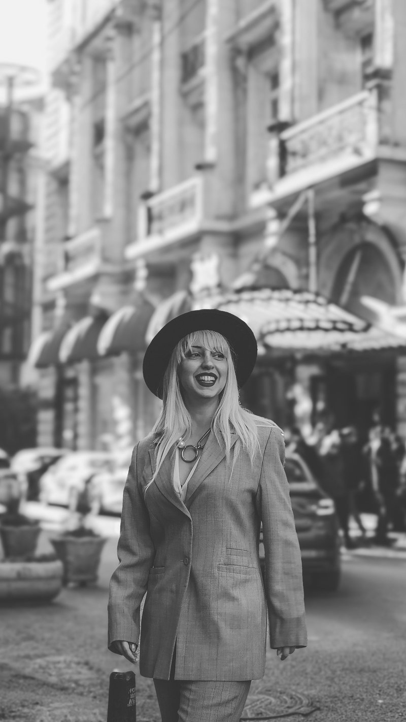 Stylish Woman in Black and White City Scene · Free Stock Photo