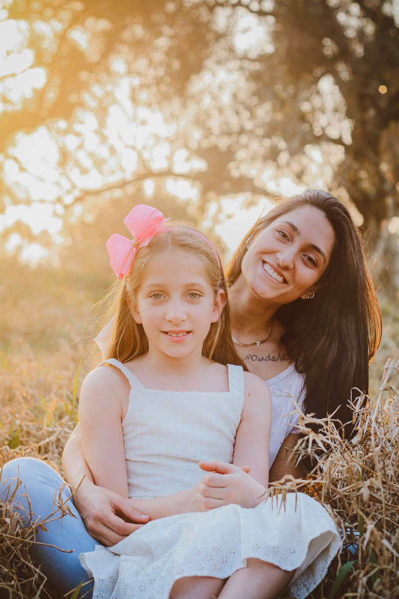 A mother and daughter sitting in a field at sunset photo – Free Woman Image on Unsplash A mother and daughter sitting in a field at sunset photo – Free Woman Image on Unsplash