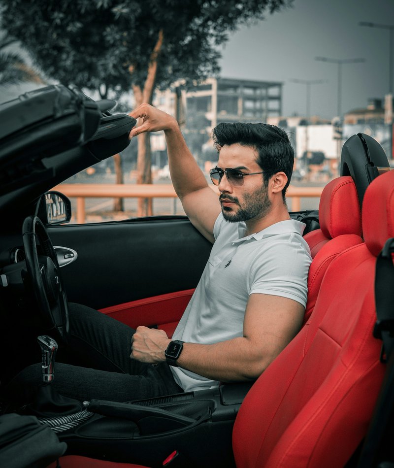 A stylish man sits in a convertible car. photo – Free Fashion Image on Unsplash