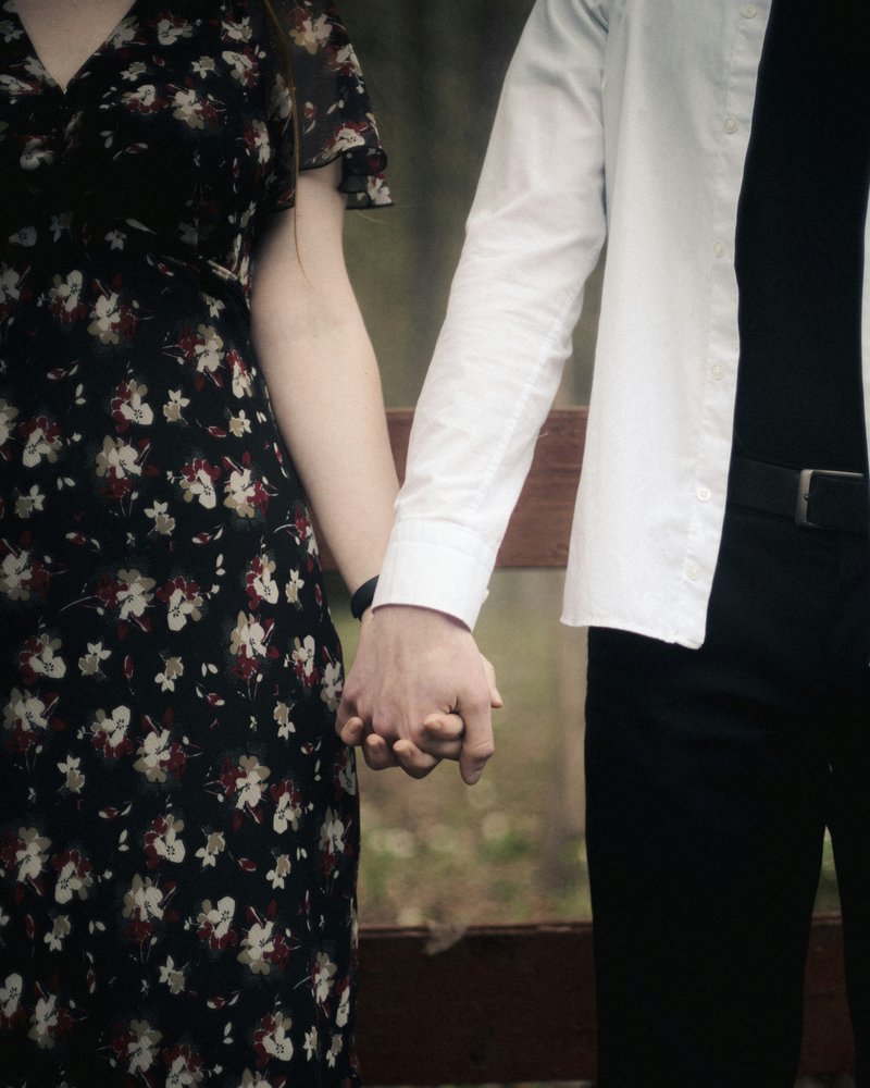 Two people holding hands outdoors. photo – Free Couple Image ... Two people holding hands outdoors. photo – Free Couple Image ...