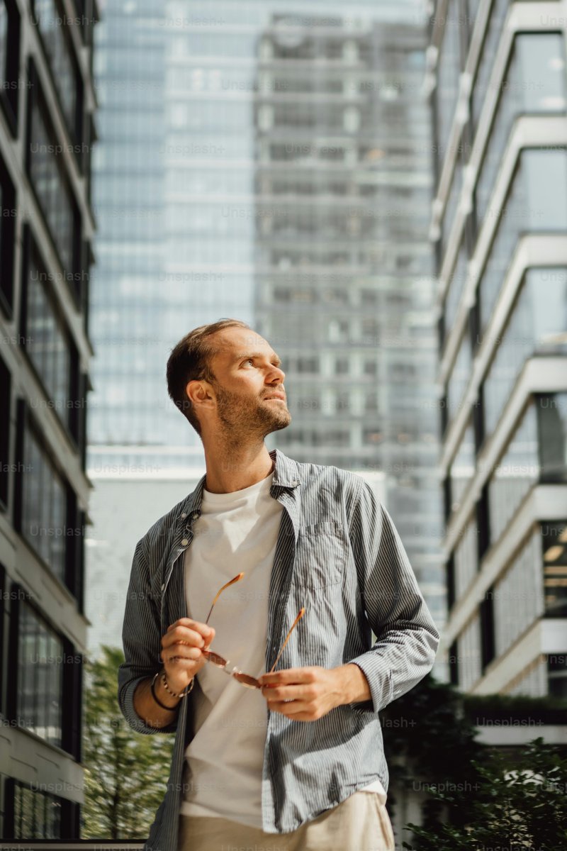500+ Male Pose Pictures | Download Free Images on Unsplash 500+ Male Pose Pictures | Download Free Images on Unsplash