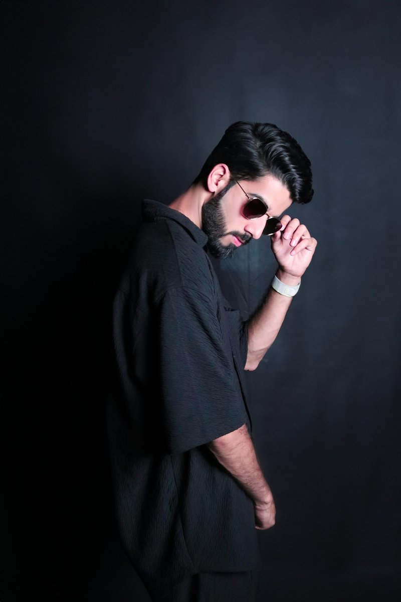 A man in a black shirt and sunglasses photo – Free Portrait ...