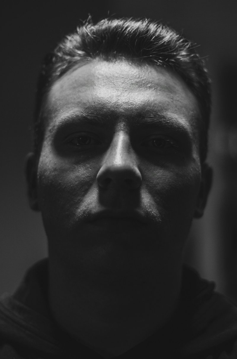 A man's face in dramatic black and white lighting - Free Photo on Unsplash
