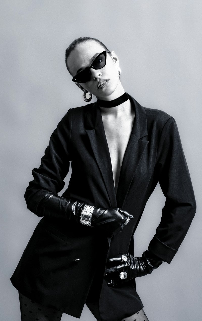 A stylish person poses in a black blazer. photo – Free Woman Image on Unsplash A stylish person poses in a black blazer. photo – Free Woman Image on Unsplash