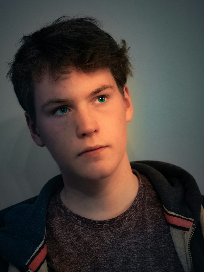 A young man with a serious look on his face photo – Free Face Image on Unsplash
