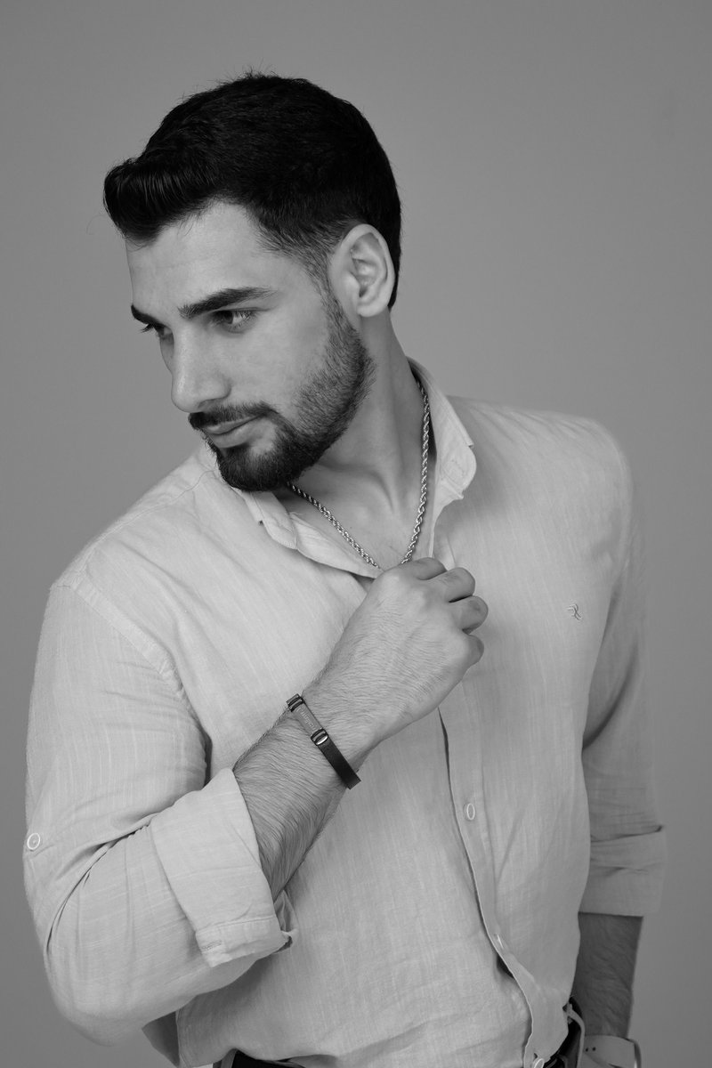 Black and White Portrait of a Thoughtful Man · Free Stock Photo Black and White Portrait of a Thoughtful Man · Free Stock Photo