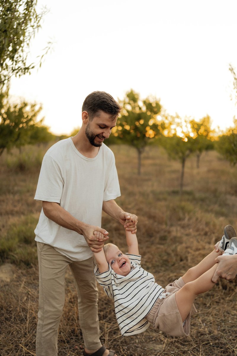 Father swinging happy child in an orchard photo – Free Green Image on Unsplash Father swinging happy child in an orchard photo – Free Green Image on Unsplash