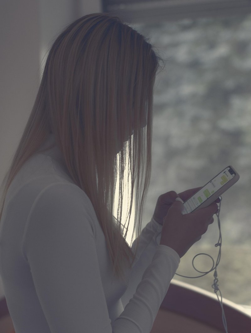 Girl With Phone Smartphone Mobile - Free photo on Pixabay