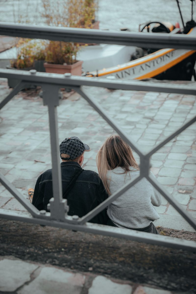 Man lying on woman lap - Free Photo on Unsplash Man lying on woman lap - Free Photo on Unsplash