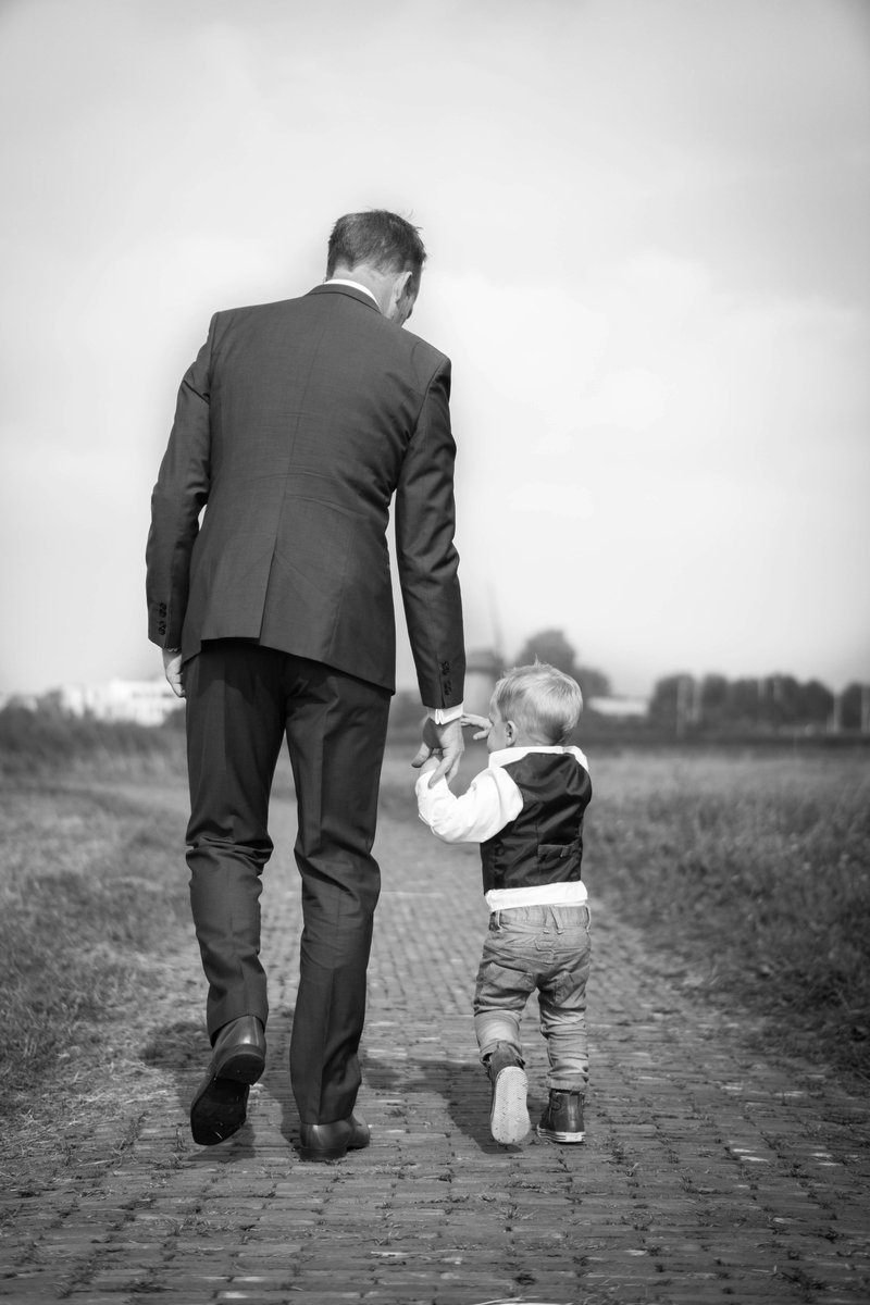 Man walking holding boy photo – Free Family Image on Unsplash Man walking holding boy photo – Free Family Image on Unsplash