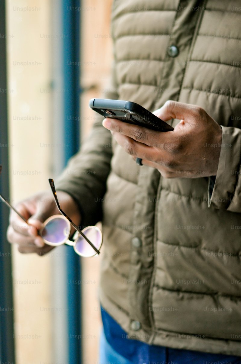Phone Texting Pictures | Download Free Images on Unsplash