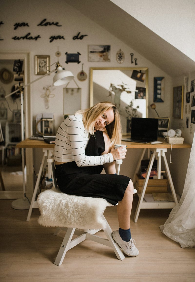 Woman Home Pictures | Download Free Images on Unsplash Woman Home Pictures | Download Free Images on Unsplash
