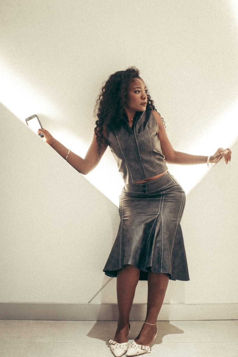 Woman poses in a stylish outfit. photo – Free Sexy Image on Unsplash Woman poses in a stylish outfit. photo – Free Sexy Image on Unsplash