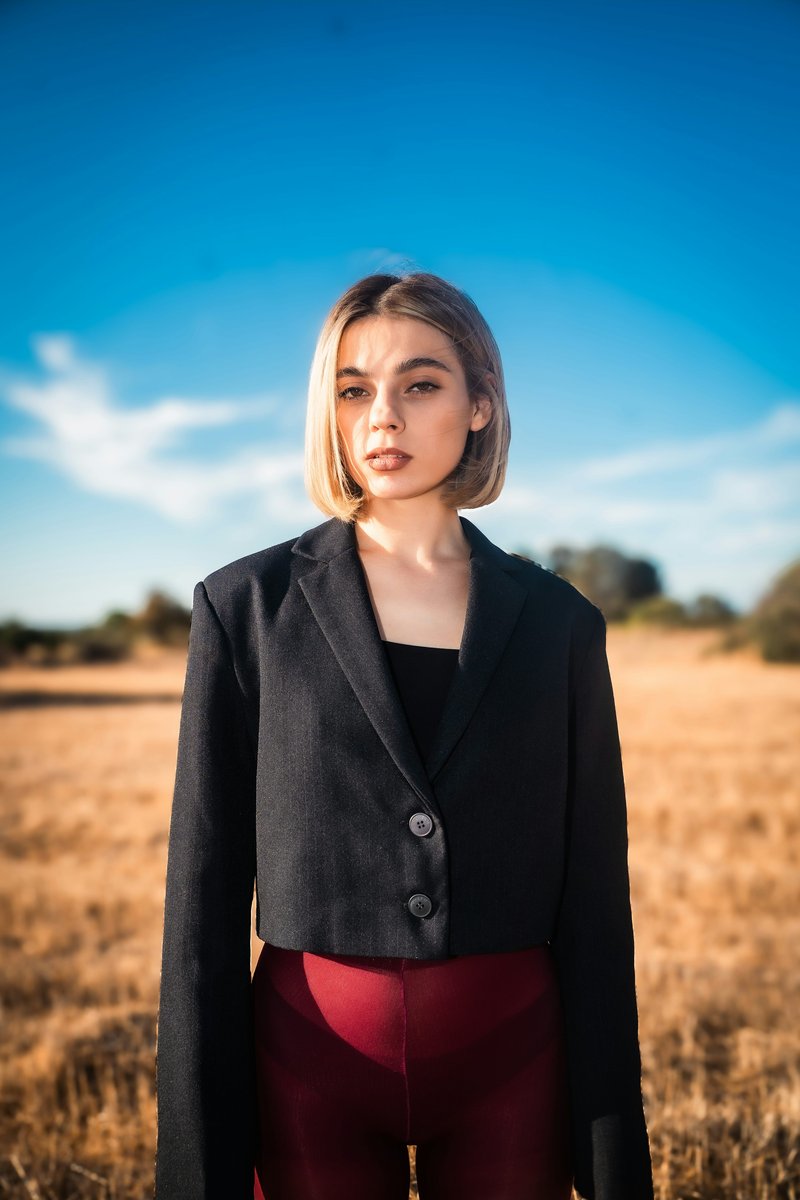 Young woman with bob haircut in a field - Free Photo on Unsplash